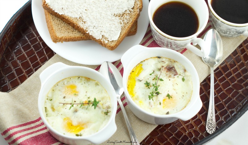 These delicious Baked Eggs En Cocotte are so easy to make and the perfect dish to serve for a brunch or for breakfast. I add delicious bacon and cheese. 