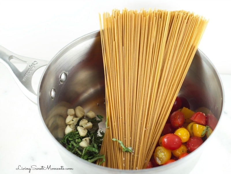 One Pot Caprese Pasta Recipe - made in 10 minutes and requires absolutely no draining. It's the perfect easy weeknight dinner idea and great for entertaining as well!