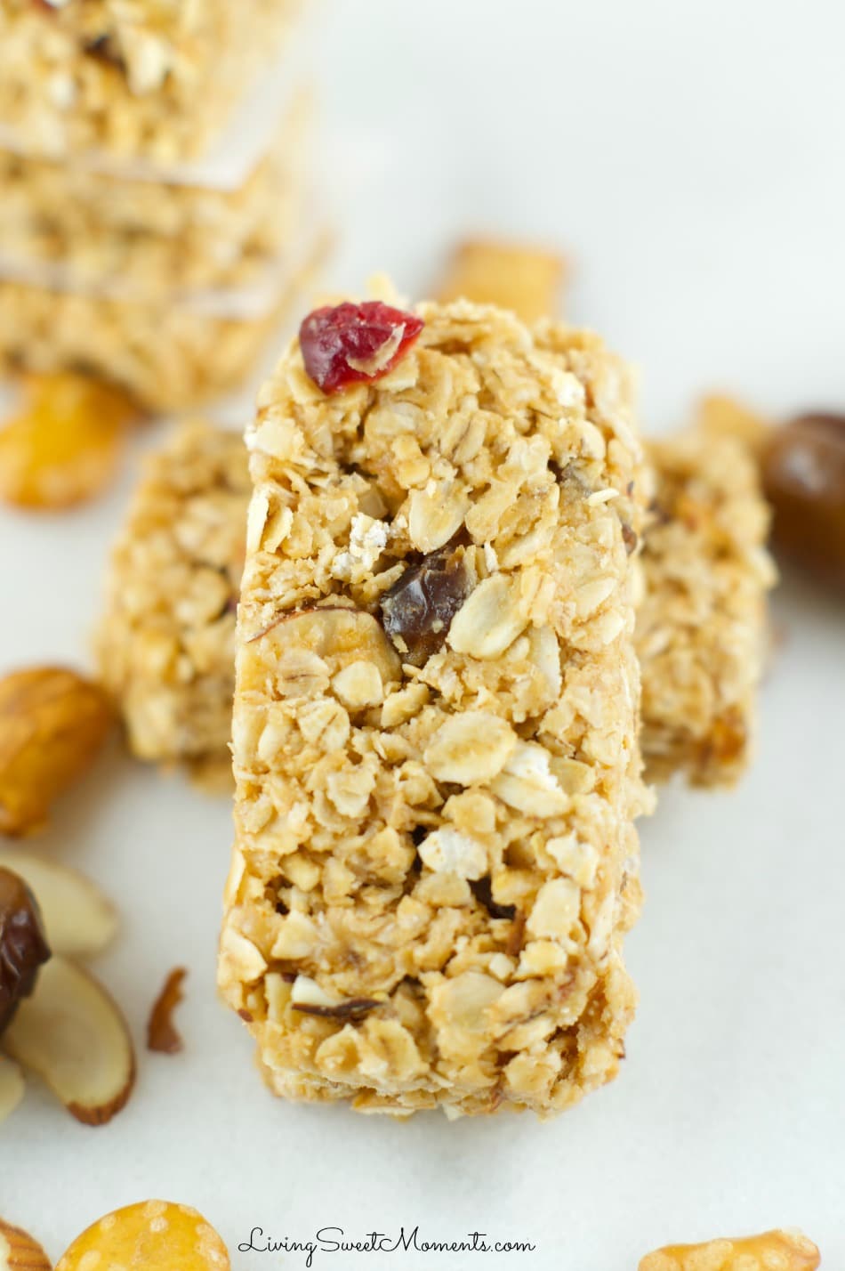 These chewy no bake Sweet And Salty Granola Bars are made with dried fruit, nuts and pretzel pieces. Perfect snack for kids and adults alike! 