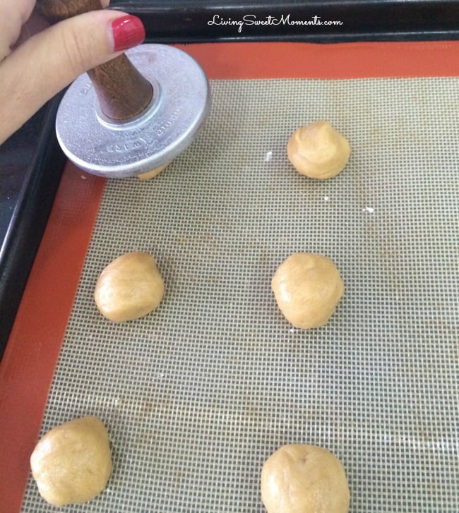 Copycat Nutter Butter Cookies - these homemade peanut butter cookies filled with delicious creamy peanut frosting are more delicious than the original kind. 