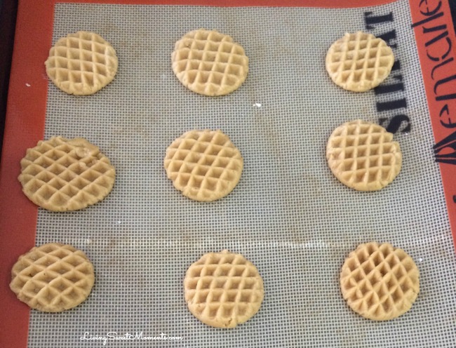 Copycat Nutter Butter Cookies - these homemade peanut butter cookies filled with delicious creamy peanut frosting are more delicious than the original kind. 