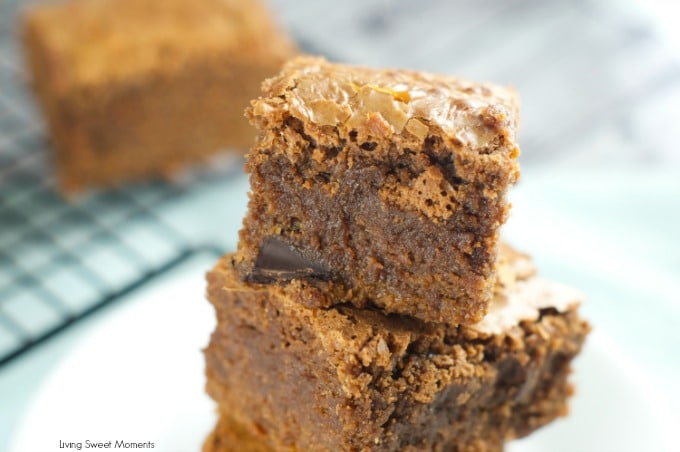 Dulce de leche brownies - Ooey Gooey fudgy brownies are filled with dulce de leche & chocolate chunks. The perfect dessert for any occasion. www.livingsweetmoments.com