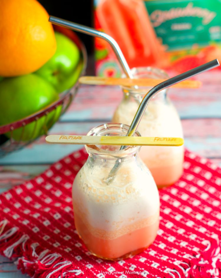 Mango Strawberry Smoothie: delicious fruit smoothie made with frozen fruit bars, fresh fruit and milk. Perfect for the lunchbox or as an afternoon snack.