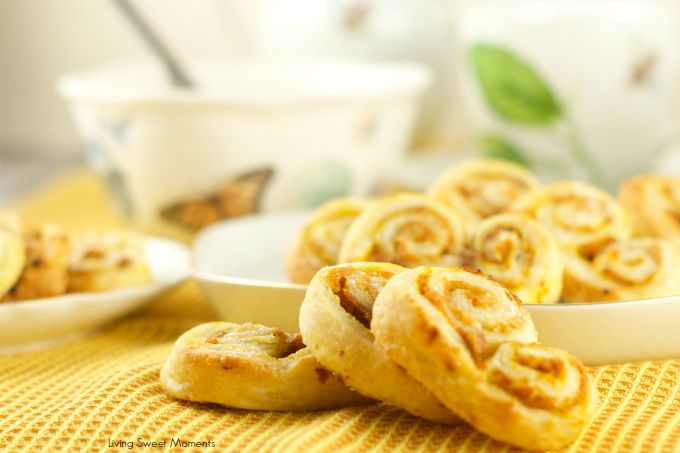 Pumpkin Palmiers: delicious crispy cookies filled with pumpkin and spice. Perfect treat and dessert for the fall. Only 4 ingredients needed! Easy and quick!
