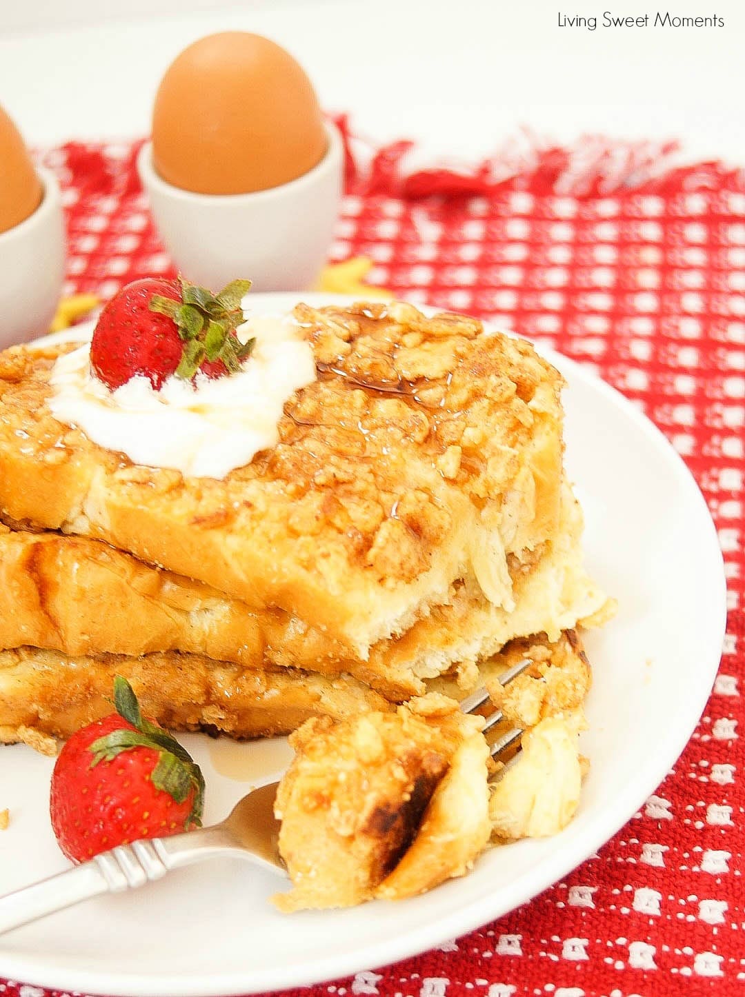 This Crunchy French Toast recipe is crusted with cinnamon cereal and sauteed with butter. The perfect quick breakfast or brunch idea for kids and adults. 