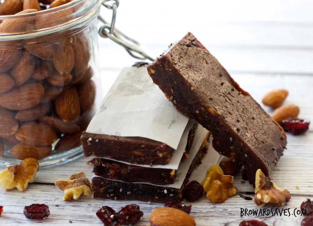 Fruit And Nut Bar Recipe : Only 7 ingredients tossed together into a food processor. No cooking required at all. They are vegan and gluten free. 