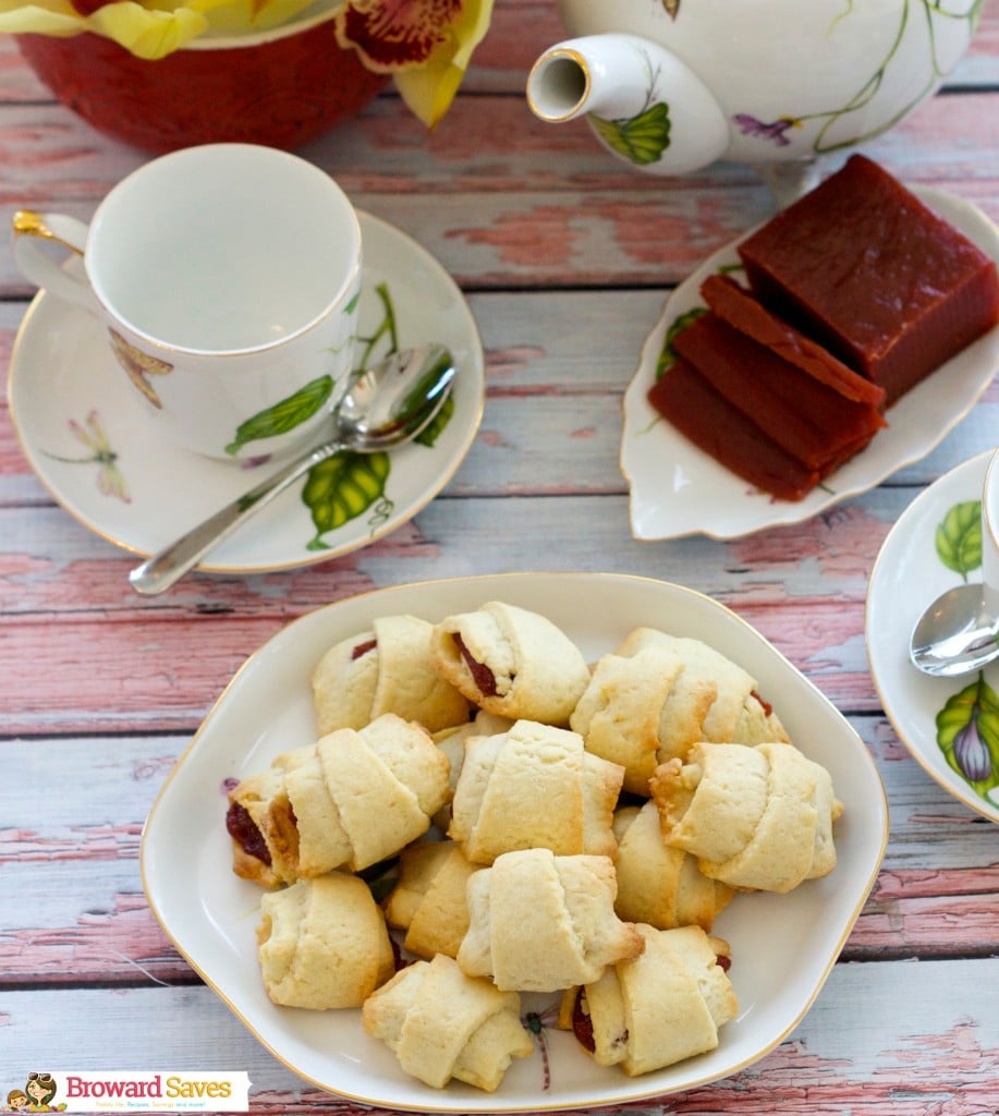 These Guava and Cheese Rugelach Cookies Recipe is so simple and so delicious! Delight your guests with this cookies with tea or dessert. Yummy! 