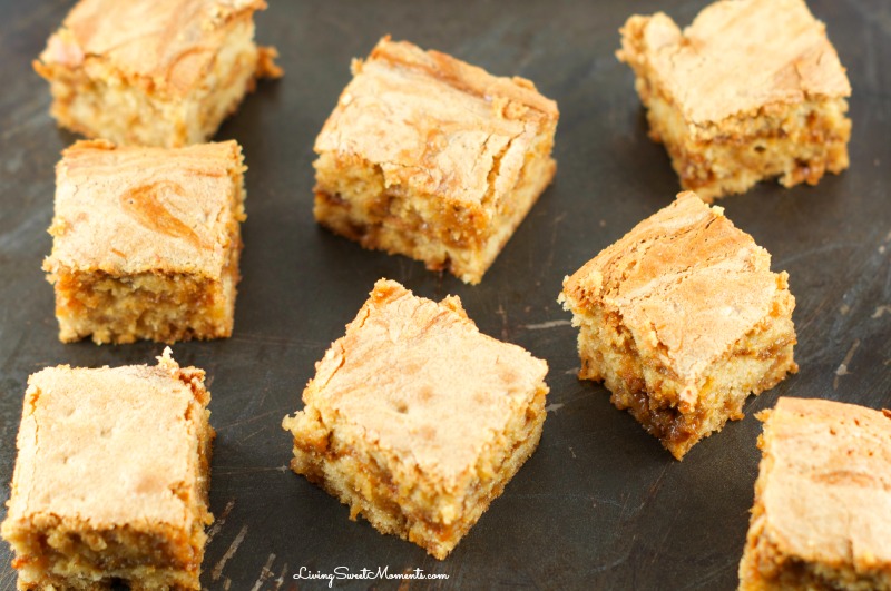 Brown Butter Blondies With Dulce De Leche - so delicious and irresistible. Butterscoth blondies with a creamy dulce de leche center. The perfect decadent dessert.