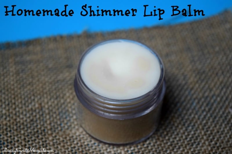 Homemade Lip Balm - Very easy to make and only requires 3 ingredients: coconut oil, beeswax and eye shadow for a shimmering effect. Perfect DIY Gift Idea. 