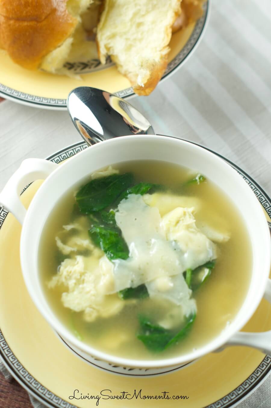 La Stracciatella Soup - Only 4 ingredients and ready in 10 minutes. This Italian Egg Drop Soup is delicious, filling and perfect for quick weeknight dinner. 