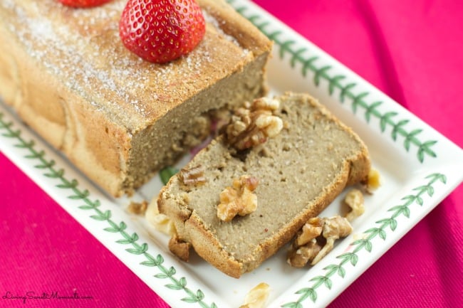 Healthy Banana Oatmeal Bread - this delicious bread is made in the blender without flour or refined sugar. Enjoy a slice for breakfast or as a snack. Yum! 