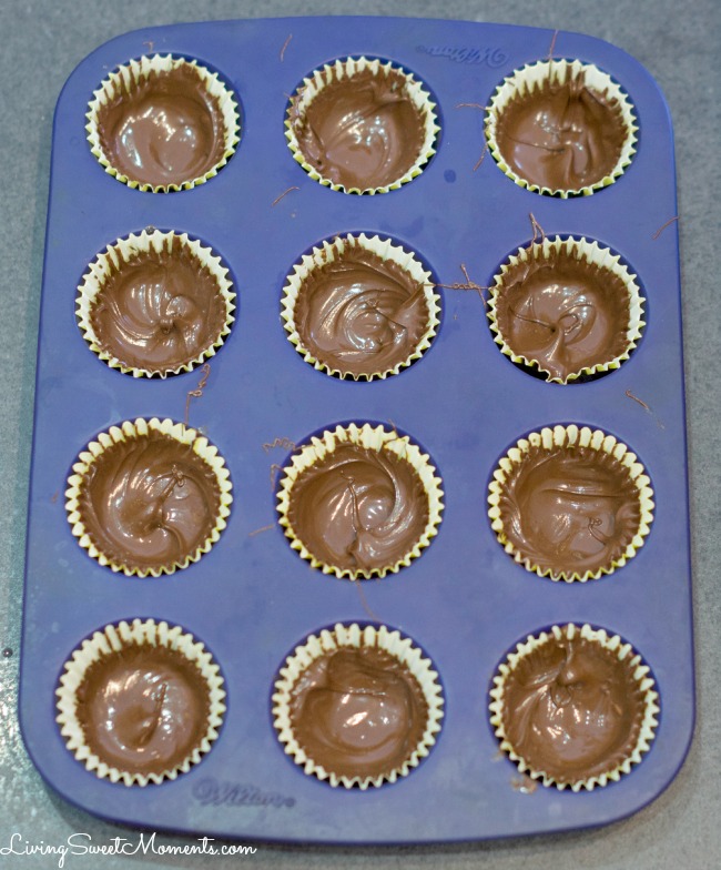 Hazelnut Chocolate Cups - A Copycat Reese's cups but instead of using peanut butter, they are filled with a delicious Nutella cream. Easy and delicious! yum