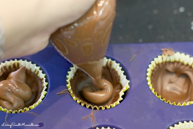 Hazelnut Chocolate Cups - A Copycat Reese's cups but instead of using peanut butter, they are filled with a delicious Nutella cream. Easy and delicious! yum