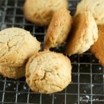 Easy Peanut Butter Cookies - these crumbly peanut butter cookies are super easy to make and perfect as a snack or dessert idea. These melt in your mouth yum