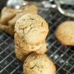 Easy Peanut Butter Cookies - these crumbly peanut butter cookies are super easy to make and perfect as a snack or dessert idea. These melt in your mouth yum