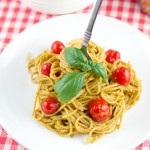 Roasted Pepper and Avocado Pasta - This simple and delicious pasta dish is perfect for a quick weeknight dinner. Yummy Roasted Peppers & avocado pasta sauce