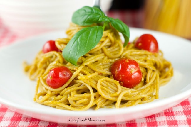 Roasted Pepper and Avocado Pasta - This simple and delicious pasta dish is perfect for a quick weeknight dinner. Yummy Roasted Peppers & avocado pasta sauce