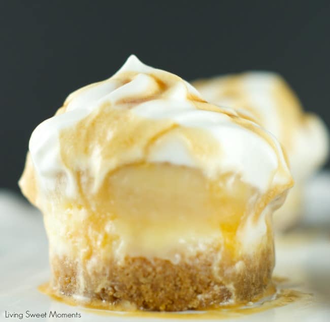 Banoffee Cheesecake- Delicious mini cheesecakes with banana, homemade toffee and whipped cream. A tasty british dessert with an american flair. YUM Dessert