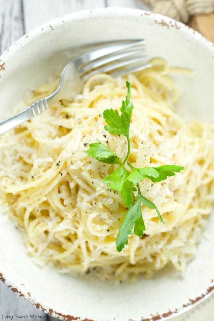 Cacio E Pepe Pasta - Only 5 ingredients needed to make this delicious pasta tossed with fresh pepper and pecorino and parmigiano cheeses. Have dinner on the table in 15 minutes or less. 