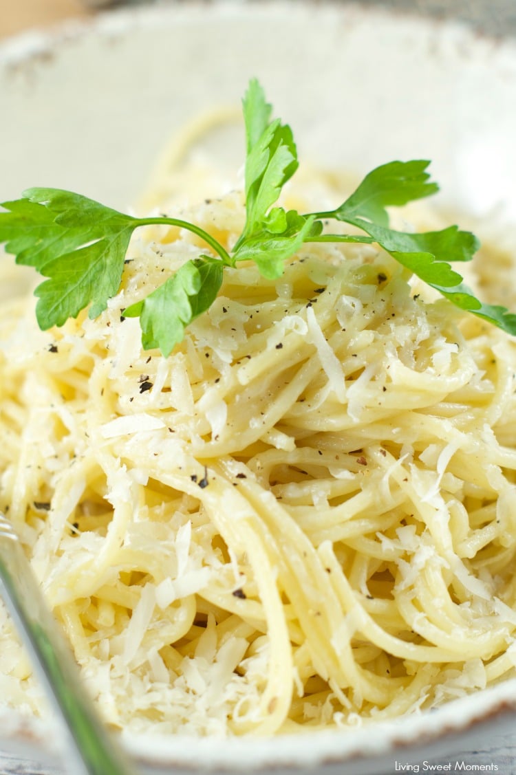 Cacio E Pepe Pasta - Only 5 ingredients needed to make this delicious pasta tossed with fresh pepper and pecorino and parmigiano cheeses. Have dinner on the table in 15 minutes or less. 