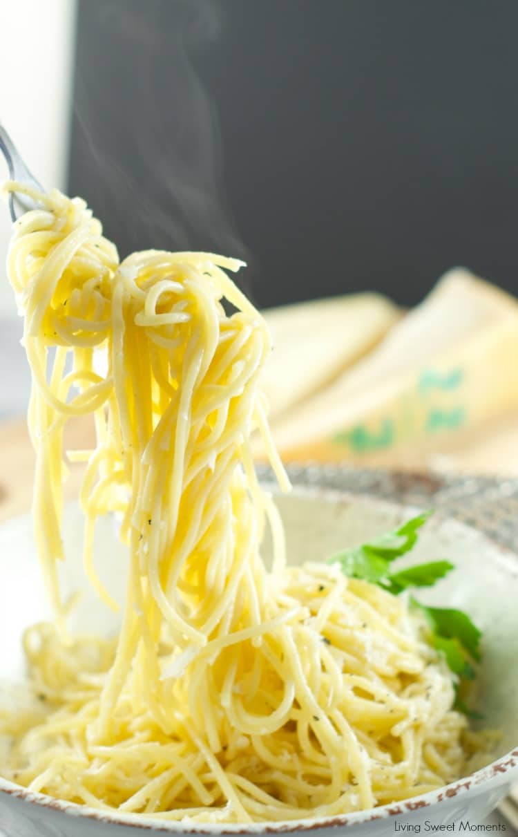 Cacio E Pepe Pasta - Only 5 ingredients needed to make this delicious pasta tossed with fresh pepper and pecorino and parmigiano cheeses. Have dinner on the table in 15 minutes or less. 