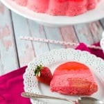 Magic Strawberry Jell-O Cake - Only 5 ingredients. this easy no bake summer cake magically creates 3 layers of flavors that your family will love. Super yum