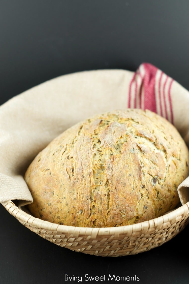 no knead pesto bread: this crusty pesto bread is easy to make and full of delicious pesto flavor. It requires no kneading and is baked in a dutch pan. Yummy