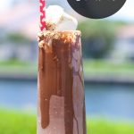 s'mores shakes - Delicious Chocolate shakes with marshmallows and graham crackers topped with toasted marshmallows. Perfect for summer outdoor entertaining.