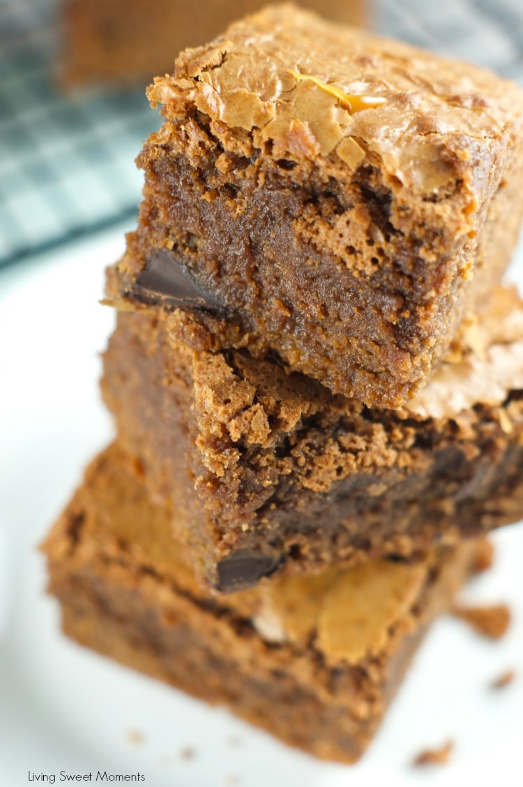 Dulce de leche brownies - Ooey Gooey fudgy brownies are filled with dulce de leche & chocolate chunks. The perfect dessert for any occasion. www.livingsweetmoments.com