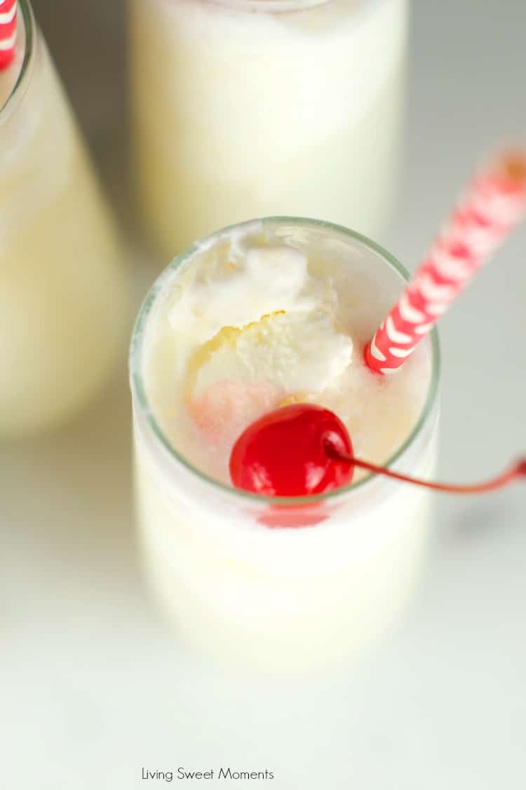 Pina Colada Floats : delicious and refreshing pina colada floats made only with 4 ingredients. Perfect summer dessert that can be enjoyed by everybody. Yum!