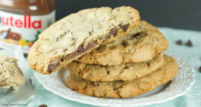 Nutella Stuffed Chocolate Chip Cookies - chewy chocolate chips cookies are filled with creamy Nutella. The perfect indulgent dessert for kids and adults. More on www.livingsweetmoments.com