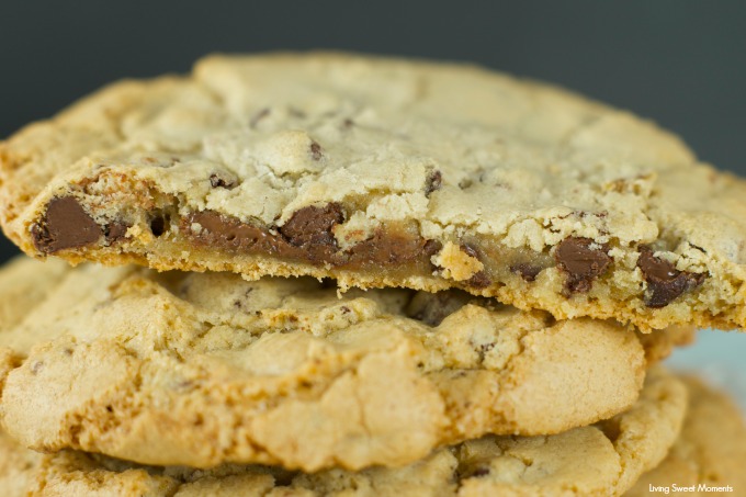 Nutella Stuffed Chocolate Chip Cookies - chewy chocolate chips cookies are filled with creamy Nutella. The perfect indulgent dessert for kids and adults. More on www.livingsweetmoments.com