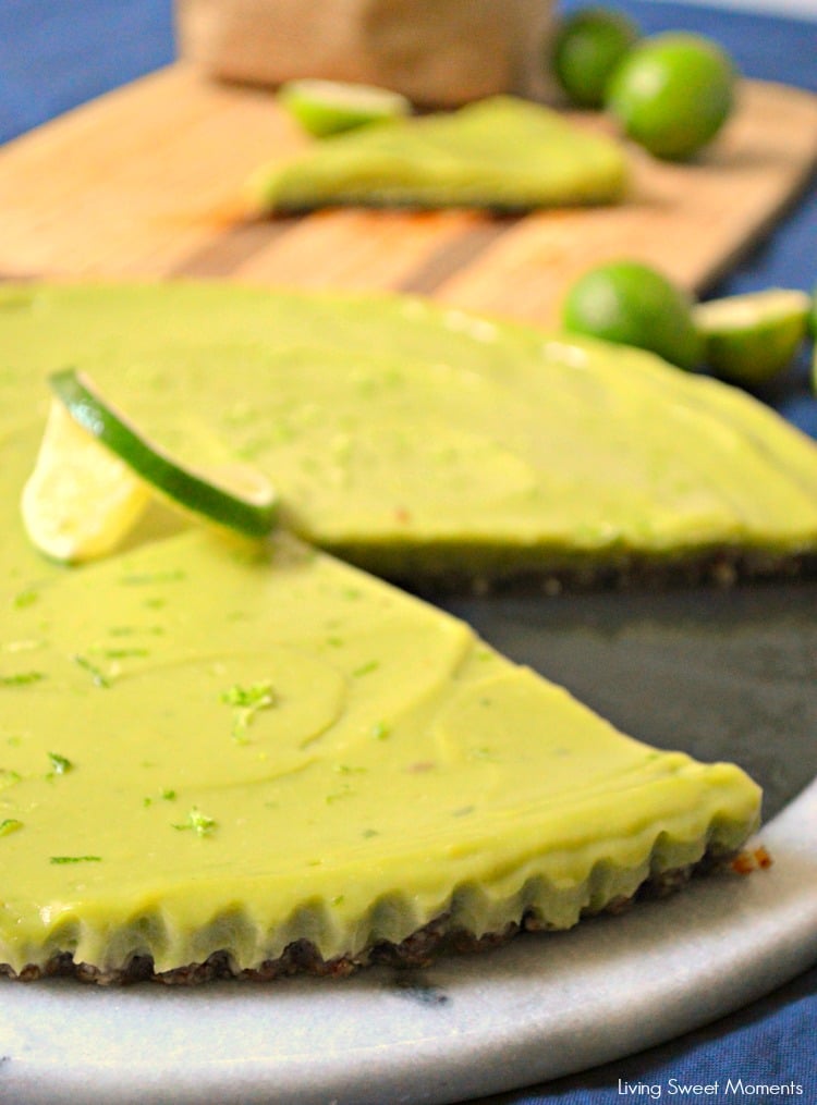 Raw Key Lime Tart: this gluten free paleo friend tart is made with avocado. Delicious, easy to make and healthy dessert to serve on any occasion. No refined sugar added