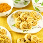 Pumpkin Palmiers: delicious crispy cookies filled with pumpkin and spice. Perfect treat and dessert for the fall. Only 4 ingredients needed! Easy and quick!