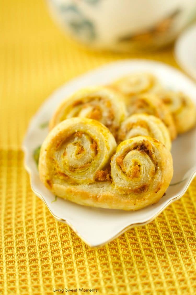 Pumpkin Palmiers: delicious crispy cookies filled with pumpkin and spice. Perfect treat and dessert for the fall. Only 4 ingredients needed! Easy and quick!