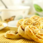 Pumpkin Palmiers: delicious crispy cookies filled with pumpkin and spice. Perfect treat and dessert for the fall. Only 4 ingredients needed! Easy and quick!