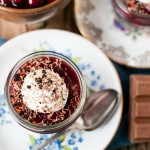 Baby Black Forest Parfaits - these easy 5 ingredient no bake desserts are delicious & perfect to make for the Holidays or any celebration. Yummy oreo crust!