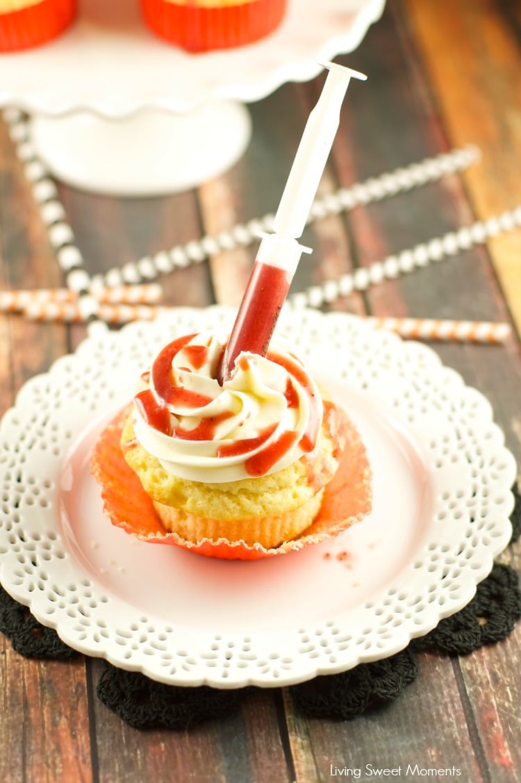 Bloody Cupcakes - the perfect Halloween Treat for a party! Vanilla cupcakes with vanilla buttercream filled with strawberry coulis. Decadent and original!