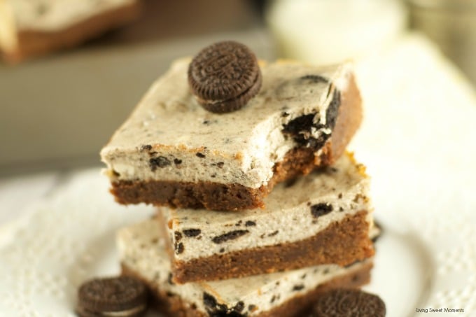 Oreo Cheesecake Brownie Bars - delicious bars with a fudgy brownie bottom topped with a creamy oreo cheesecake. The perfect dessert for any occasion. Yummy!