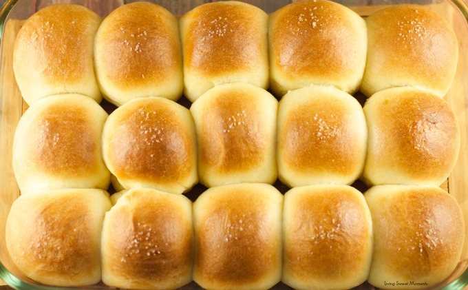 Homemade Dinner Rolls Recipe - These quick homemade dinner rolls are easy to make, soft, fluffy and delicious. This is the best rolls you will every try!