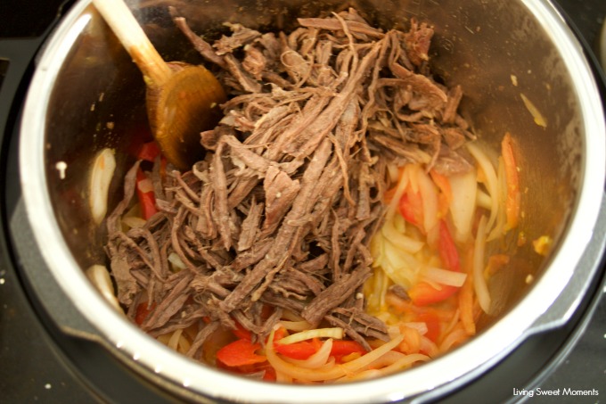 This Venezuelan Shredded Beef (carne mechada) is ready in no time using the Instant Pot pressure cooker. The perfect quick weeknight dinner idea! 