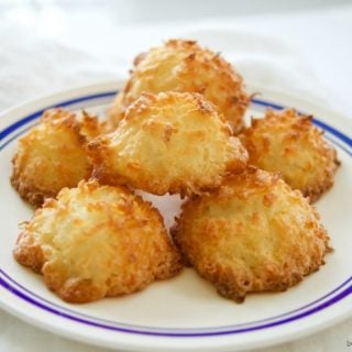 These 3 ingredient coconut macaroons cookies are gluten-free, easy to make and delicious. The perfect dessert for Passover or any other Holiday. Yummy!