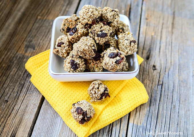 These delicious Raisin Banana Oatmeal Bites require only 4 ingredients and are made without any added sugar. The perfect healthy snack for kids and adults.