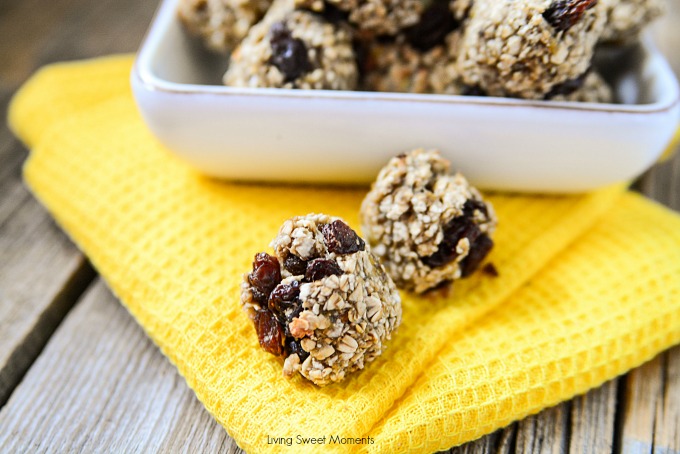 These delicious Raisin Banana Oatmeal Bites require only 4 ingredients and are made without any added sugar. The perfect healthy snack for kids and adults.