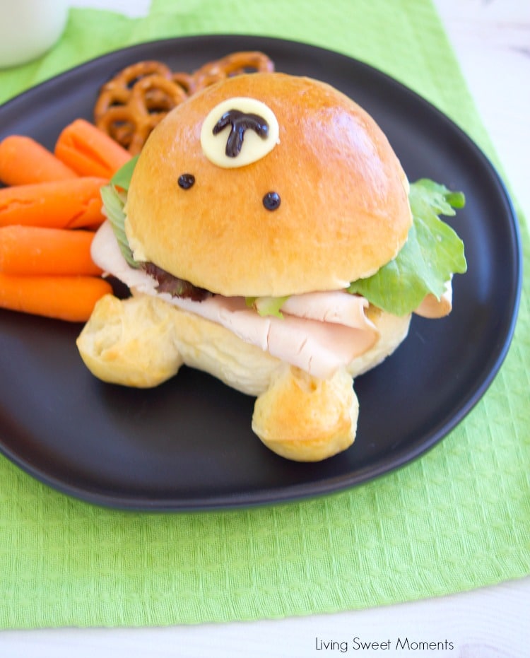 Check out how to make these delicious & adorable Teddy Bear Sandwich Buns. Fill them with turkey, mayo, and lettuce