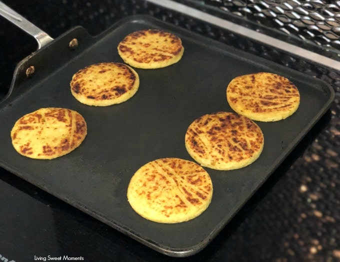 Prepare these easy and delicious Plantain Arepas. Crispy on the outside, soft on the inside, with a touch little sweetnes. Serve with shredded cheese.