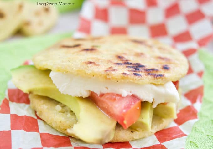 Got any leftover rice? These delicious gluten free crispy rice arepas and are made to be stuffed with your favorite fillings. Ideal for breakfast & dinner.