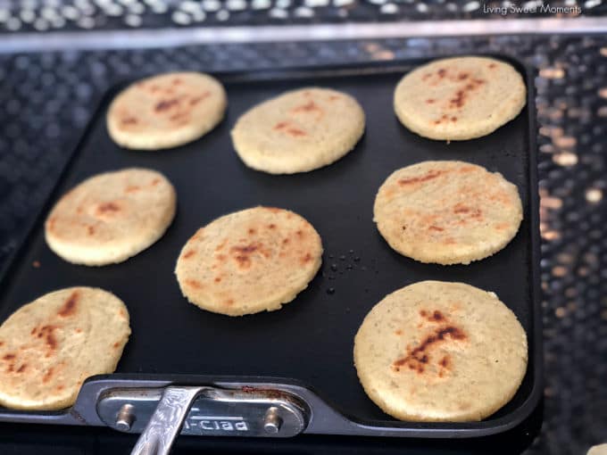 Got any leftover rice? These delicious gluten free crispy rice arepas and are made to be stuffed with your favorite fillings. Ideal for breakfast & dinner. Picture of the process