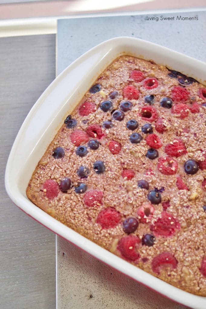 A delicious comforting breakfast that will keep energized all day! this amazing Baked Oatmeal with berries made with walnut and citrus zest