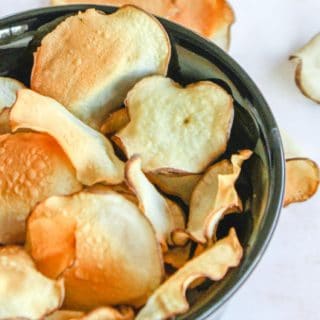 These delicious baked sunchoke chips are crunchy, healthy, and super easy to make! They are perfect as a snack on the go or as a side-dish